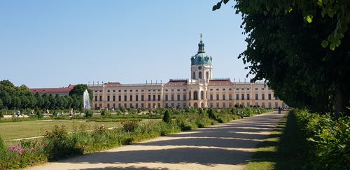 Vom Schloß Charlottenburg ein Spaziergang zu geheimnisvollen Orten und Lost Places 