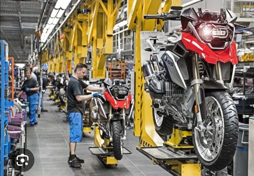 Besichtigung und Führung BMW  Motorrad Werk Spandau hinterher Essen gehen 