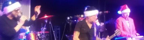 Gerry & Gary Band rocken die Vorweihnachtszeit im Hexenkessel am Tollwood, Eintritt frei