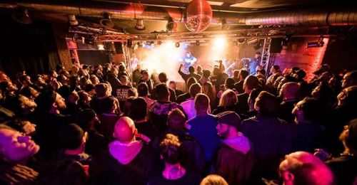 Disco 53 +/- Tanzen im Monkeys Music Club