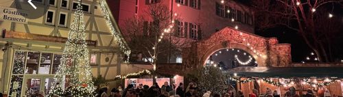 Treffen mit Livemusik auf dem "Platz der kleinen Weihnacht" 