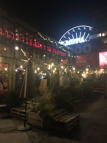 Junge Müsis Trinken Glühwein am Weihnachtsmarkt :)  Neue Gesichter sind immer Herzlich Willkommen