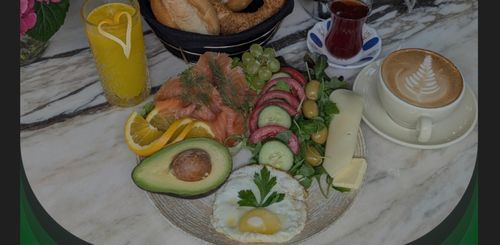 Deluxe Frühstück inkl. 1 Heißgetränk 