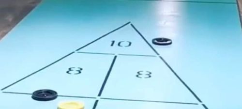 Shuffleboard spielen