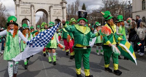 Dudelsack- Bands,Tanz und Musik...in irischen Nationalfarben