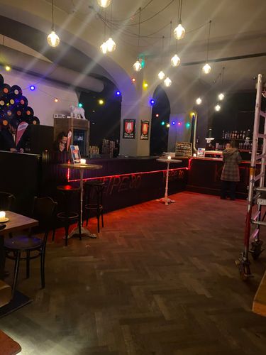 5. Arabella München Flashback Feierabend: Freunde treffen & abtanzen. Eintritt frei! 