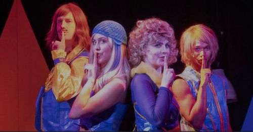 ABBA-Waterloo im Bällebad