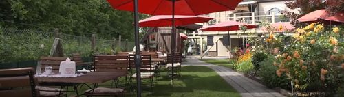 Kaffeerunde im bezaubernden Gartencafe - Cafe Plätschwiesle-