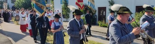 Bischofsmesse an Fronleichnam am Marienplatz + optional Prozession