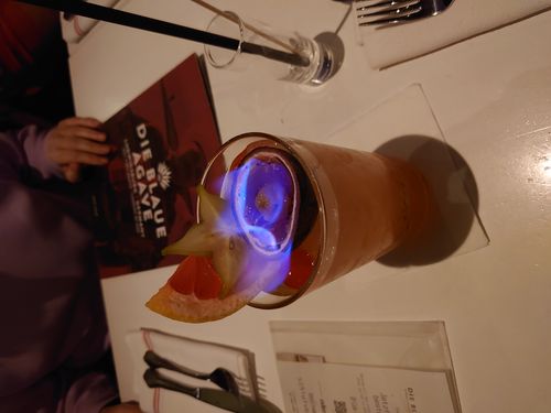 Essen & Cocktail trinken 
