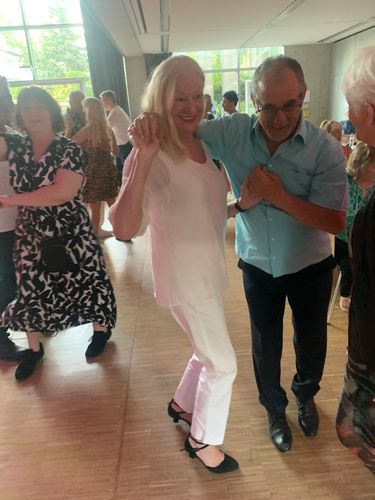 Tanzteeparty mit der Musik-Band Das kleine Tanzteesyndikat in der Echardinger Einkehr