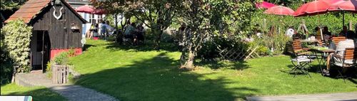Cafe Plätschwiesle -Kleinod am Neckar- Kaffetrinken im Rosengarten