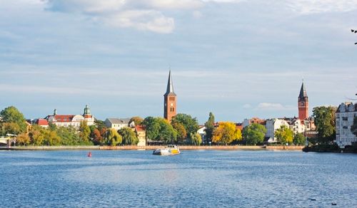 In Köpenick am Wasser sitzen und plaudern